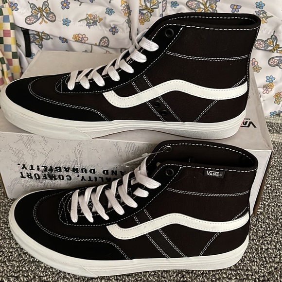 Vans Men’s Crockett High
Black/White
VN0A5JIGY28
Sneakers - Picture 4 of 16